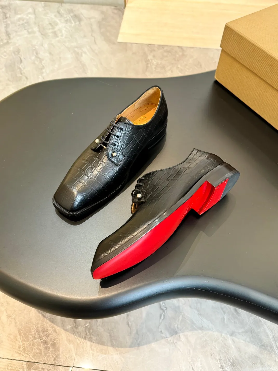 [CL red sole shoes] Top P: 1020💰 Size 39-44 (⚠️38.45.46.47 custom-made, non-returnable and non-exchangeable) 🆑High-end men's business formal leather shoes, original authentic top quality goods ••✅💯 Top original order purchasing agent! Original imported patterned cowhide ➕Imported cowhide lining ➕Cowhide feet ➕Original leather outsole~🉑️Feel free to compare the authentic ones!